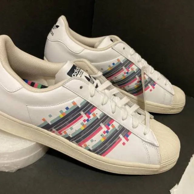 Dead stock in original box adidas superstar 