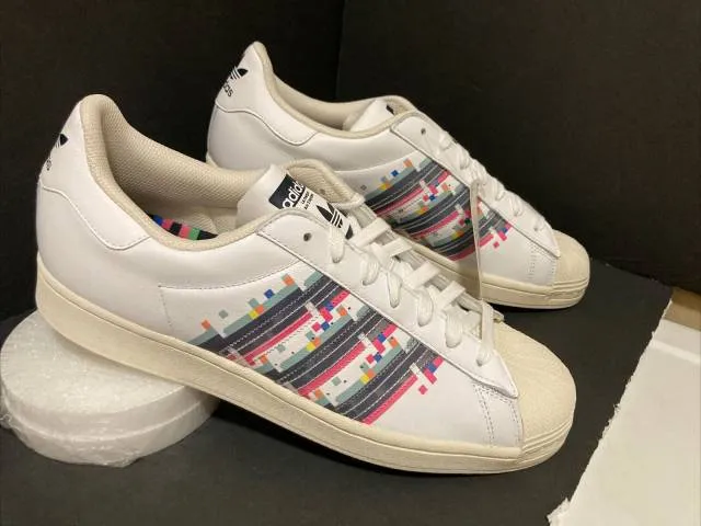 Dead stock in original box adidas superstar 