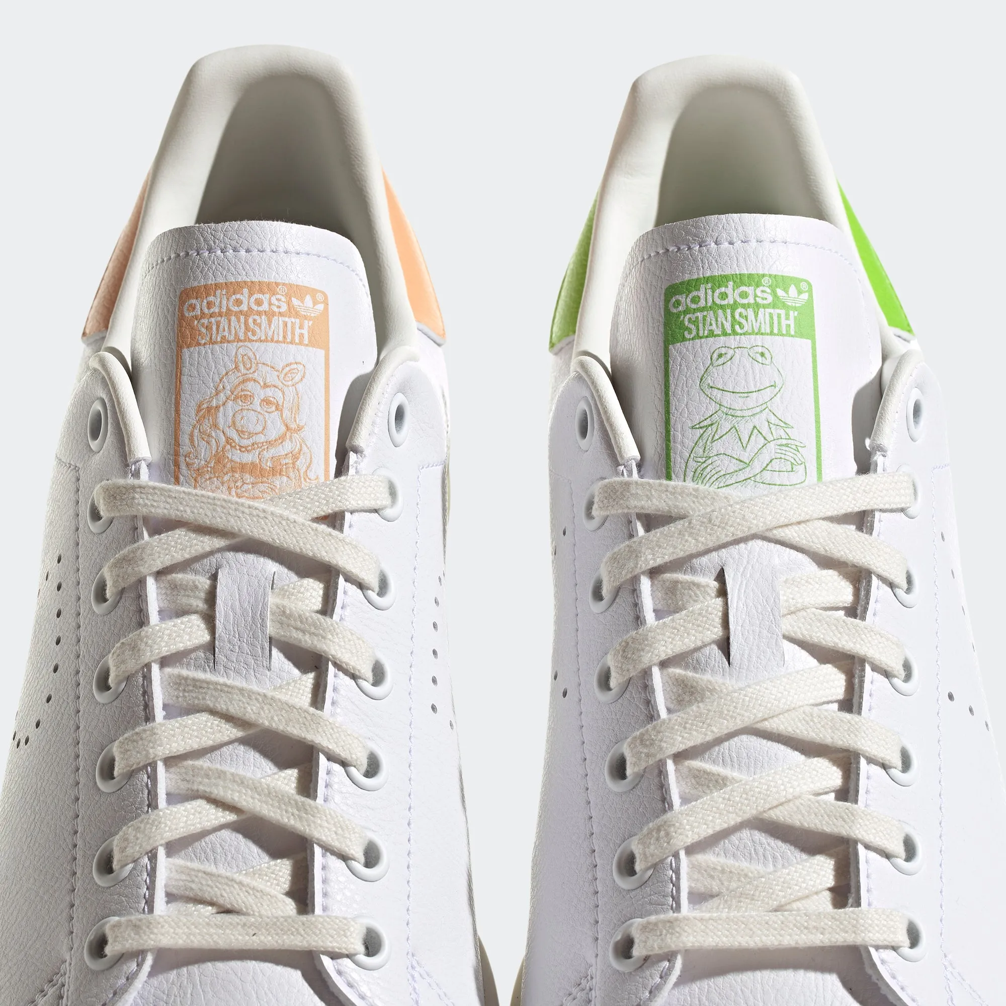 Men's adidas Originals Disney Miss Piggy & Kermit Stan Smith Shoes