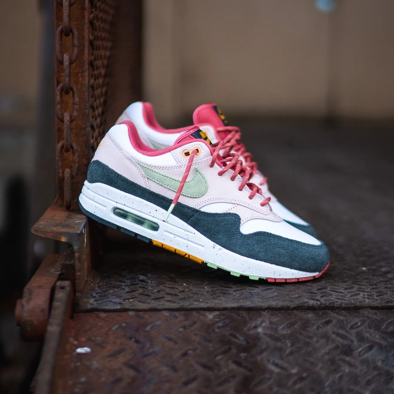 Mens Nike Air Max 1 (Light Soft Pink/Vapor Green)