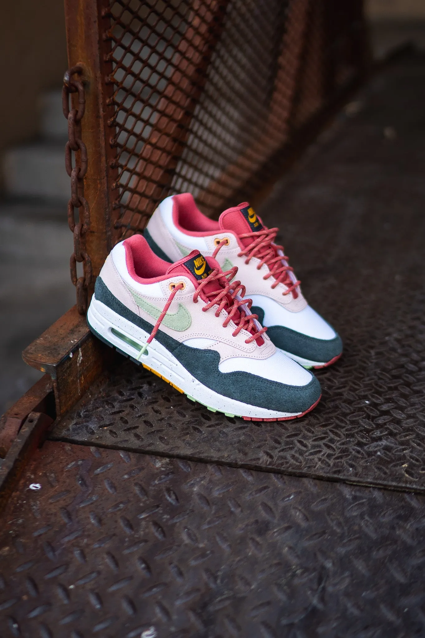 Mens Nike Air Max 1 (Light Soft Pink/Vapor Green)