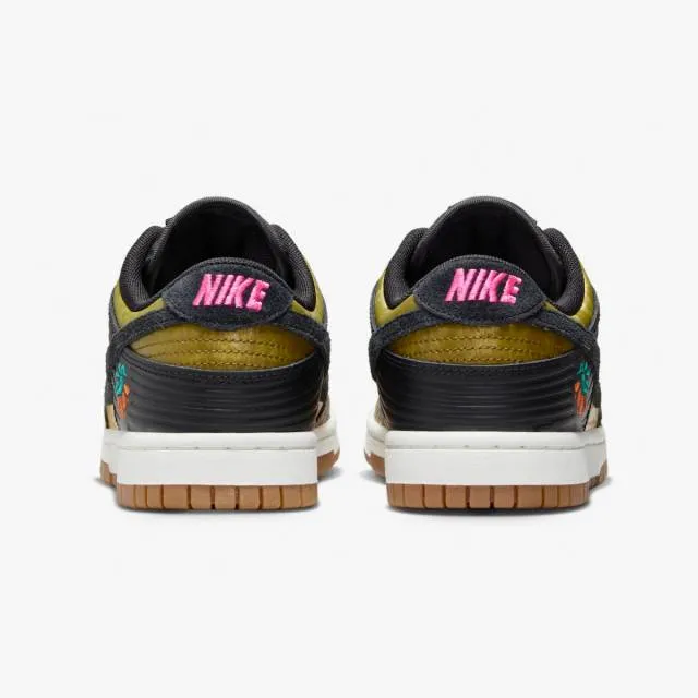 Nike women's dunk low (dia de muertos/ gold/ black/ khaki/ metallic gold/ medium ash/ sail/ clear ja