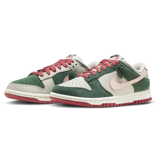 Nike women's dunk low se (all petals united fir green/ light bone/ pink bloom/ sail/ fir/ adobe) siz